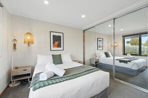 Comfort House, Bay View | In-room safe, individually decorated, individually furnished