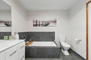 Comfort House, Bay View | Bathroom | Separate tub and shower, eco-friendly toiletries, hair dryer, soap