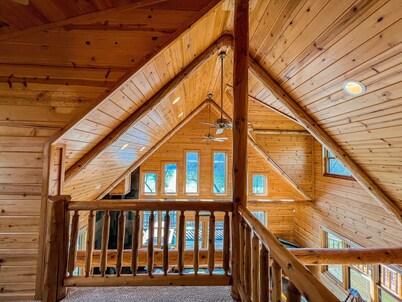 Rim Shoals River Cabin - private boat dock, walk-in fishing access sleeps 14