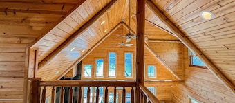 Rim Shoals River Cabin - private boat dock, walk-in fishing access sleeps 12