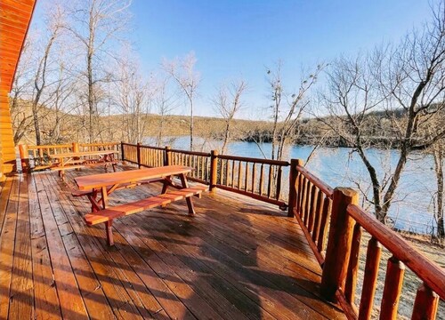 Rim Shoals River Cabin - private boat dock, walk-in fishing access sleeps 14