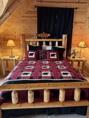 4 bedrooms, iron/ironing board, free WiFi, bed sheets - Rim Shoals River Cabin - private boat dock, walk-in fishing access sleeps 14 (Mountain Home)