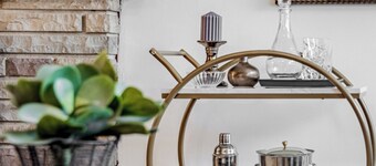 Trendy 3 bdrm, lakeside trails, 20 min to Toronto!