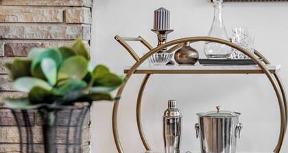 Trendy 3 bdrm, lakeside trails, 20 min to Toronto!