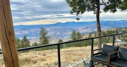 Spectacular Lake View Private 2 BDR Mtn Retreat min from Osoyoos & Mt Baldy.