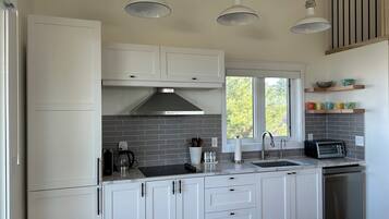 冰箱、微波炉、烤箱、炉灶