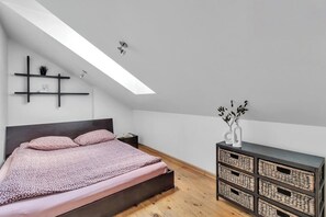 2 quartos, ferros/tábuas de passar roupa, Wi-Fi, roupa de cama
