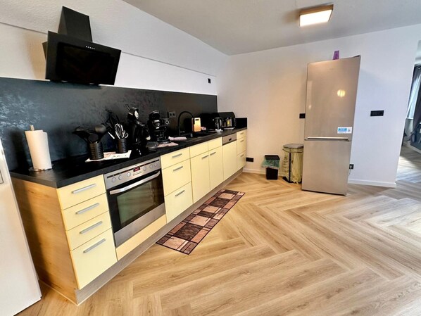 Fridge, microwave, oven, stovetop