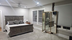 4 habitaciones, tabla de planchar con plancha, wifi y ropa de cama