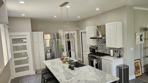 Charming Historic Retreat in the heart of Old Town East - Walk to Downtown.