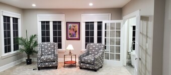 Charming Historic Retreat in the heart of Old Town East - Walk to Downtown.