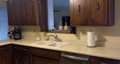 Eclectic Mid-Town Tucson
3-bedroom Home with pool near University and Downtown