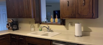 Eclectic Mid-Town Tucson
3-bedroom Home with pool near University and Downtown