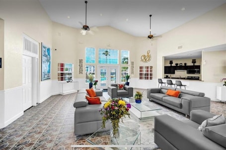 Living area. Cozy 2BD/2BTH Condo Near Disney