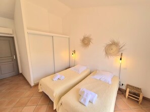 4 bedrooms, iron/ironing board, travel cot, free WiFi