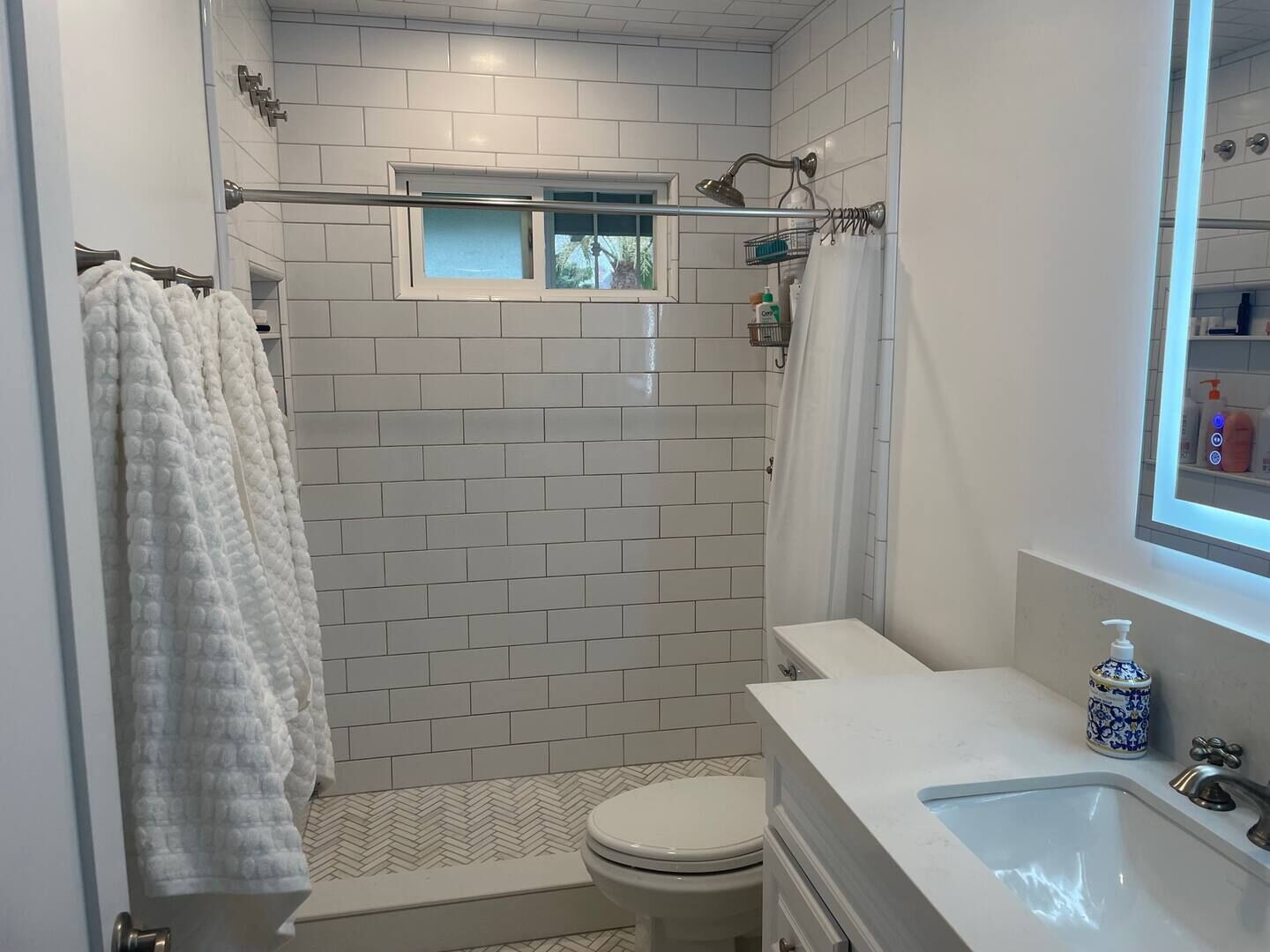 Shower, hair dryer, towels, toilet paper