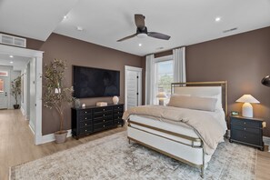 4 bedrooms, iron/ironing board, WiFi, bed sheets