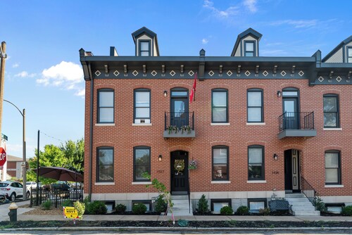 Experience Luxury - just steps away from live music & food