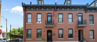 Experience Luxury - just steps away from live music & food