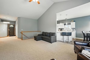 Smart TV, fireplace, DVD player - Modern Home in NW Omaha (Omaha)