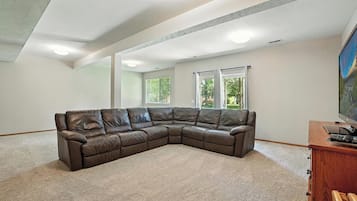 Smart TV, fireplace, DVD player