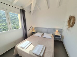 1 chambre, fer et planche à repasser, lit parapluie, Wi-Fi gratuit