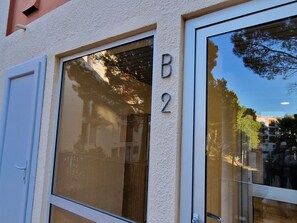 تفاصيل الفندق من الخارج