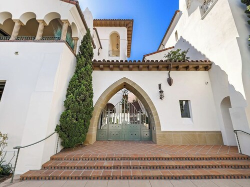 1 bedroom condo in enchanting Santa Barbara by the water!
