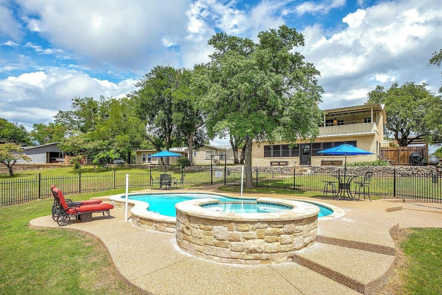 Tina de hidromasaje al aire libre