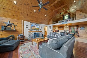 電視、壁爐、足球機