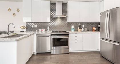 Toronto Luxury Home away from Home