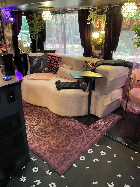 المنشأة من الداخل