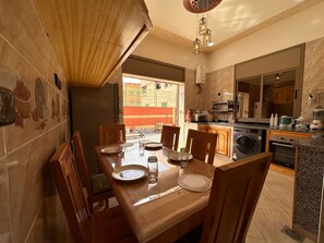 Dining - Charming 4-bedroom villa in enchanting مراكش with WiFi, AC.pool (مراكش)