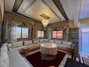 Interior - Charming 4-bedroom villa in enchanting مراكش with WiFi, AC.pool (مراكش)