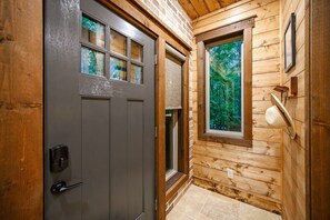 Interior - Luxe 1 Bedroom W/ Spa-like Bathroom, Hot Tub, Traeger Smoker, Location! (Broken Bow)