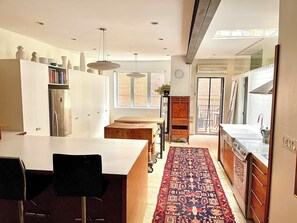 Micro-ondes, four, plaque de cuisson, lave-vaisselle