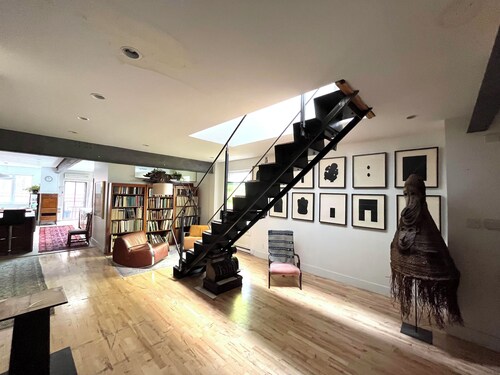 5200$ Luxurious Artist Loft in Little Italy