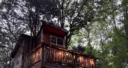 Marlowe Treehouse - Surrounded by nature in Eufaula, OK