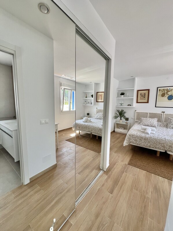 4 habitaciones, tabla de planchar con plancha y wifi gratis