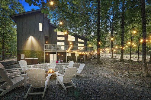 Candlewood Chalet | Hot Tub • Lakes • Pool • Games