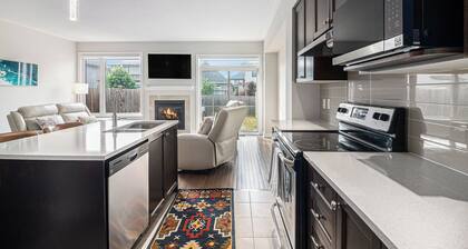 Luxurious Tastefully Furnished 3 Bedroom Home in Ottawa
