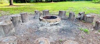 Modern 3 Bdrm Cottage Retreat by the Springs