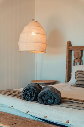 2 bedrooms, bed sheets