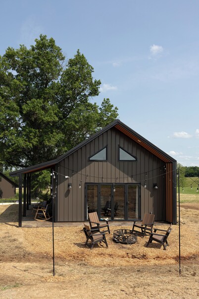 Stockton Lake Dam Cabin near Crabtree Cove. Less than 0.25 miles from the Lake
