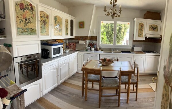 Microondas y lavavajillas 