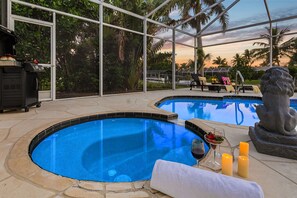 A heated pool - Heated Pool & Spa with Dock, Tiki Hut & Gulf Access - Coral Reef - Roelens (Cape Coral)