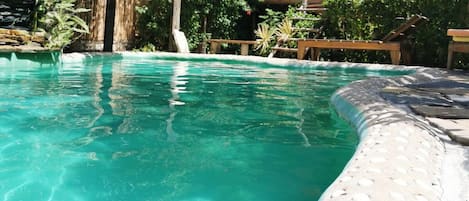 2 piscines extérieures