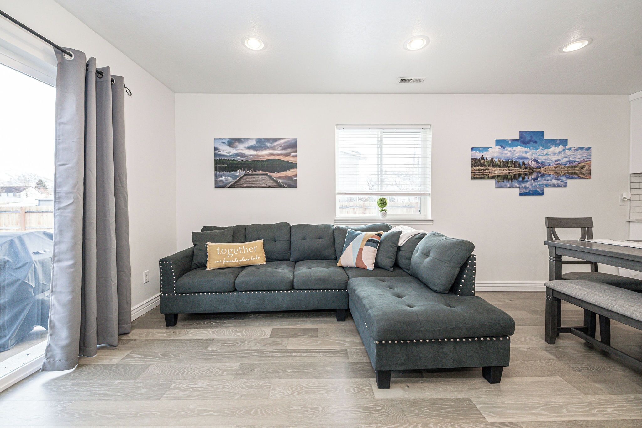 TV connectée, cheminée, espaces bureaux