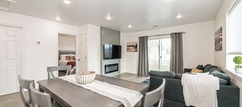 Updated country home sleeps 8 firepit mountain view close to Hyrum Reservoir