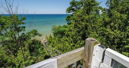 Luxe family Retreat - Walk to Private Beach - Pool - Hot Tub - Arcades